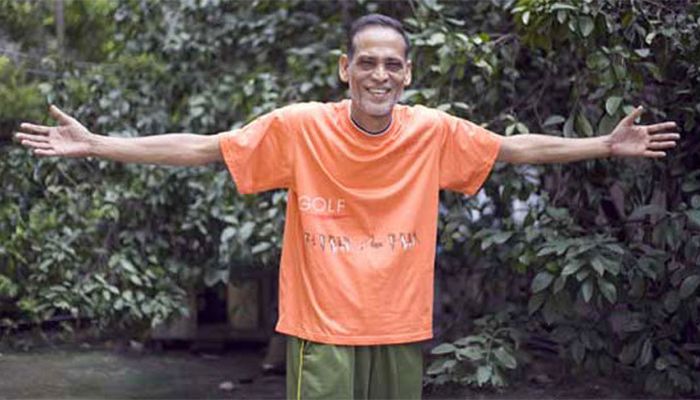অন্তহীন ভালোবাসায় পপগুরু আজম খান
