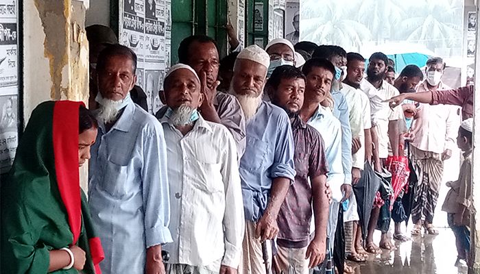 ভোলার ১২ ইউনিয়নে চলছে ভোটগ্রহণ