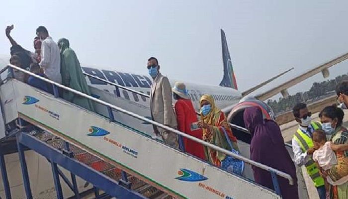 কক্সবাজার বিমানবন্দরে ফ্লাইট ওঠানামা শুরু