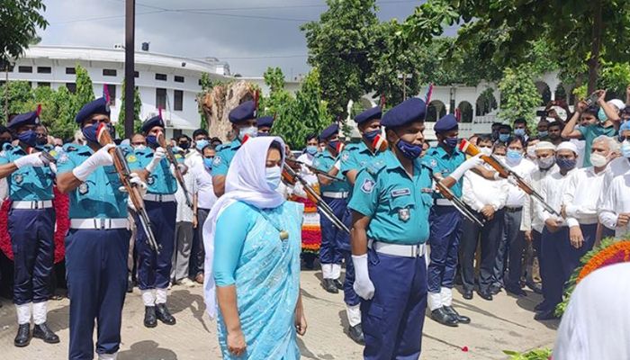 বীর মুক্তিযোদ্ধাকে গার্ড অব অনার দিলেন নারী এসিল্যান্ড