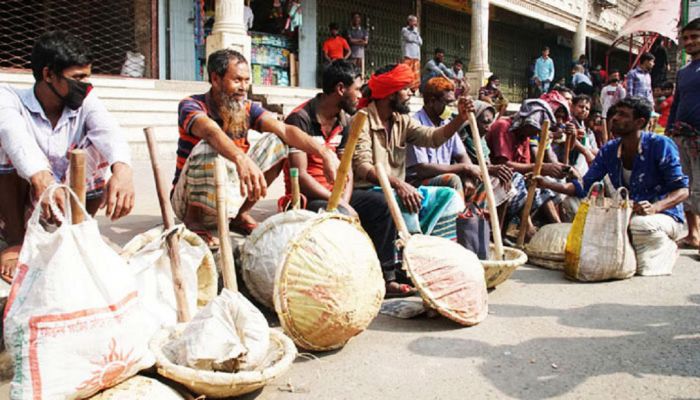 করোনায় কাজ হারিয়েছেন ৬২ শতাংশ মানুষ