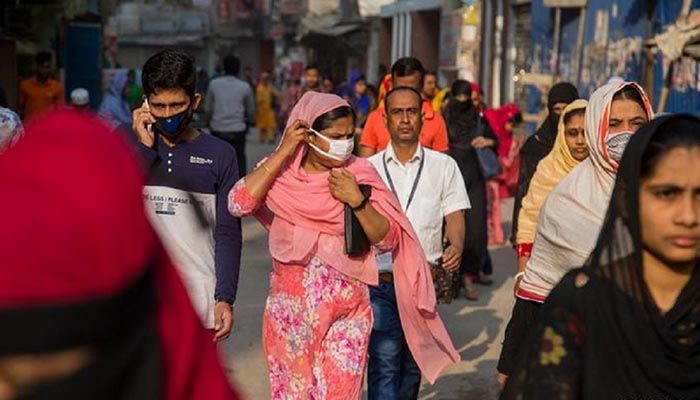 দ্বিতীয় ঢেউয়ের চূড়ায় দেশ