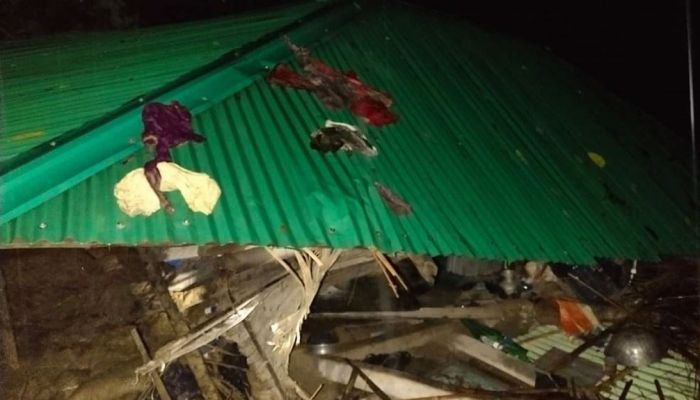 টেকনাফে পাহাড়ধসে একই পরিবারের ৫ জনের মৃত্যু