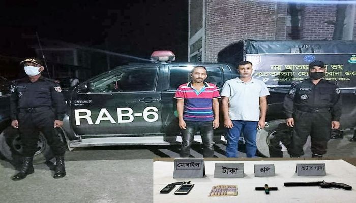 ঝিনাইদহে অস্ত্র ও গুলিসহ ২ যুবক আটক