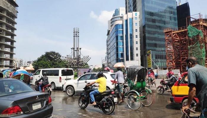 ‘কঠোর বিধিনিষেধ’ শুধু কাগজে কলমেই