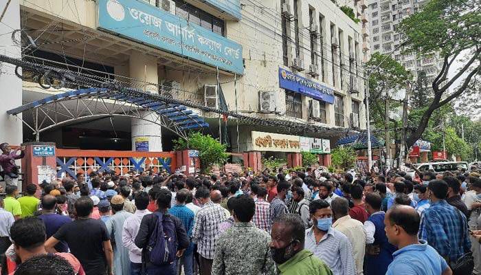 সাড়ে ১৩ হাজার টাকা প্রণোদনা পাবেন বিদেশফেরত প্রবাসীরা