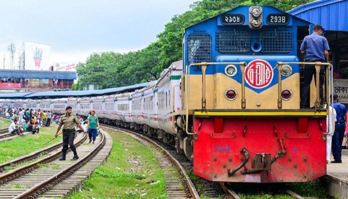 সীমিত সময়ের জন্য ট্রেন পরিচালনায় রাজি নয় বাংলাদেশ রেলওয়ে।