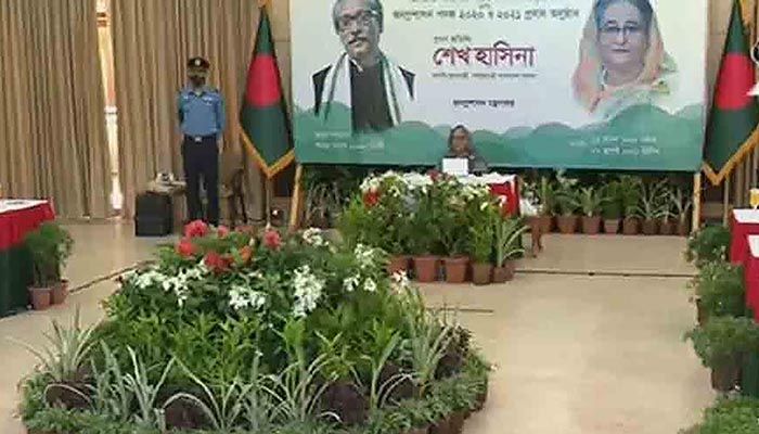 জনপ্রশাসন পদক পেল ৩৫ কর্মকর্তা ও প্রতিষ্ঠান