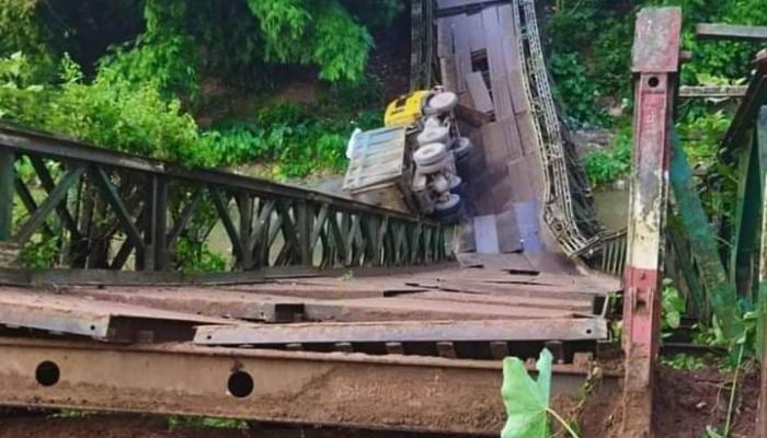 রাঙ্গামাটিতে বেইলি ব্রিজ ভেঙে নদীতে, যোগাযোগ বিচ্ছিন্ন