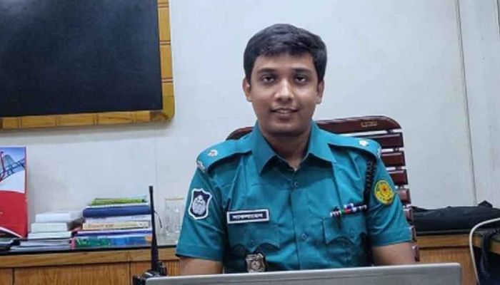 এডিসি সাকলায়েনের ভূমিকায় বিব্রত পুলিশ : ডিএমপি কমিশনার
