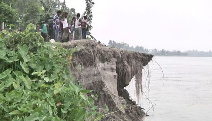 ধরলা নদীর ভাঙনে নিঃস্ব দেড় শতাধিক পরিবার