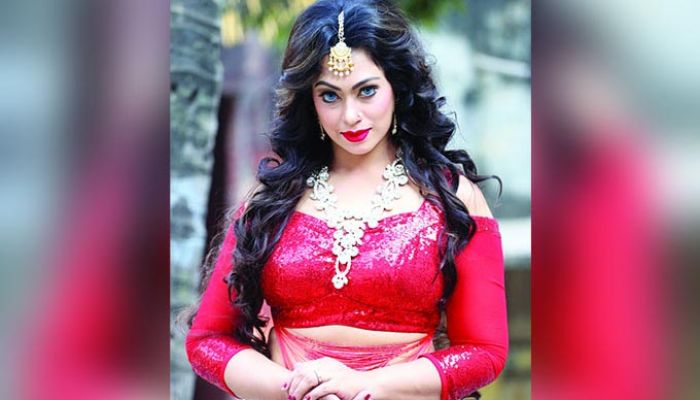 এবার আলোচনায় নায়িকা পপি!
