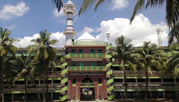 হাটহাজারী মাদ্রাসার শুরা কমিটির বৈঠক চলছে