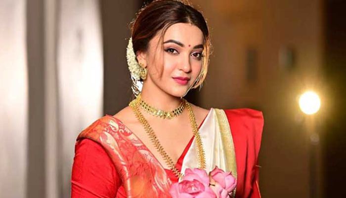 সিনেমার কাজে ঢাকায় আসছেন কৌশানী