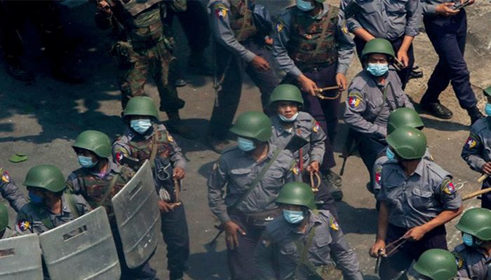 মিয়ানমারে ৩০ সেনা নিহত, পালাচ্ছে মানুষ