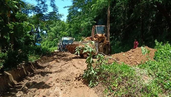 আবারো বাঘাইছড়িতে পাহাড়ধস, ৬ ঘন্টা পর স্বাভাবিক যান চলাচল