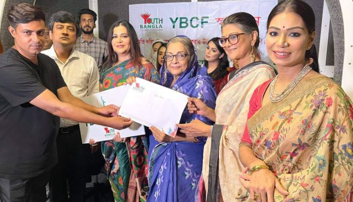 দরিদ্রদের মাঝে ইয়ুথ বাংলার আর্থিক সহায়তা প্রদান 