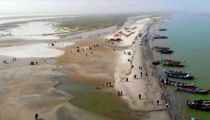 চাঁদপুরকে ভাঙন থেকে রক্ষায় কাটা হবে মিনি কক্সবাজার