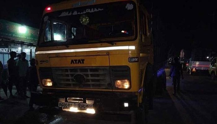 সড়কে ঝরল কাস্টমস কর্মকর্তার প্রাণ
