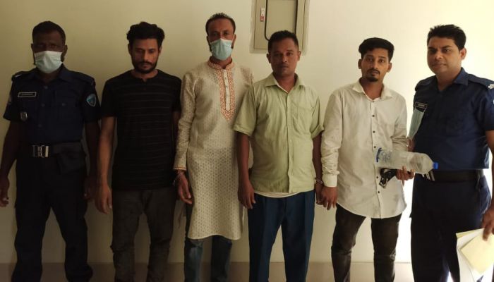 নোয়াখালীতে অস্ত্র প্রদর্শনের ভিডিও ভাইরাল, গ্রেফতার ৪