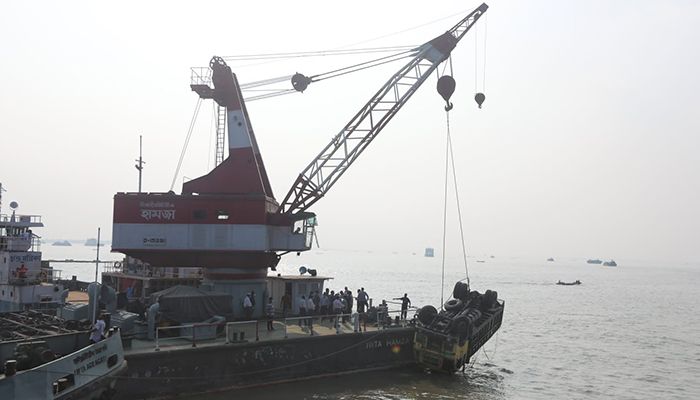 পাটুরিয়ায় ফেরিডুবি : দ্বিতীয় দিনের উদ্ধার অভিযান শুরু