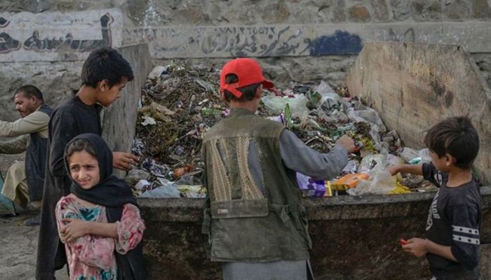 আফগানিস্তানের দরিদ্ররা চরম খাদ্য সংকটে ভুগছে। ছবি : বিবিসি