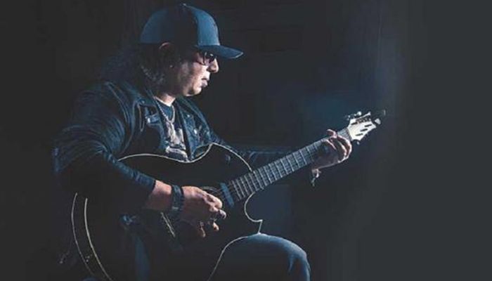 রুপালি গিটার ফেলে চলে যাওয়ার তিন বছর
