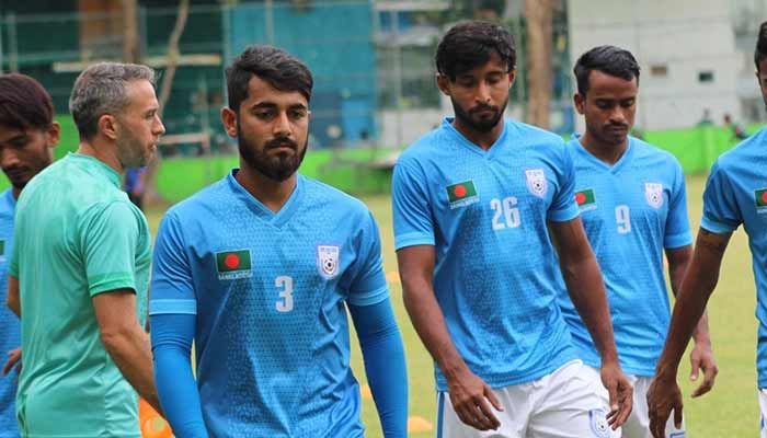 ফুটবলারদের ‘অনাগ্রহে’ বাতিল হলো জাতীয় দলের অনুশীলন