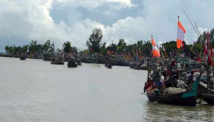 হাতিয়ার সঙ্গে দেশের নৌ যোগাযোগ বন্ধ