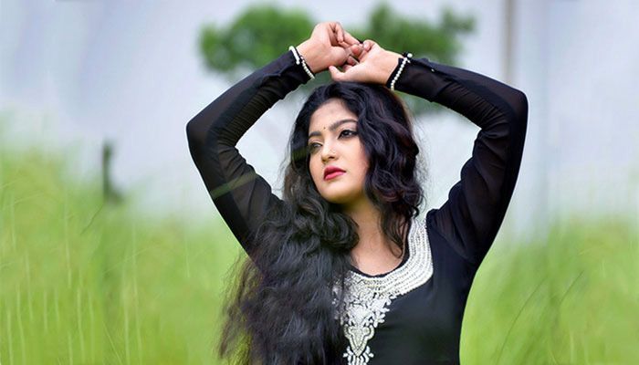 স্টেজে ফিরছেন শিল্পীরা