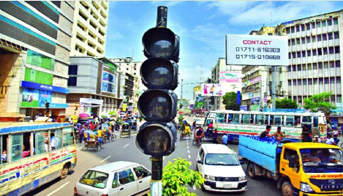 রাজধানীর ট্রাফিক ব্যবস্থা: দুরবস্থার জন্য দায়ী কে?