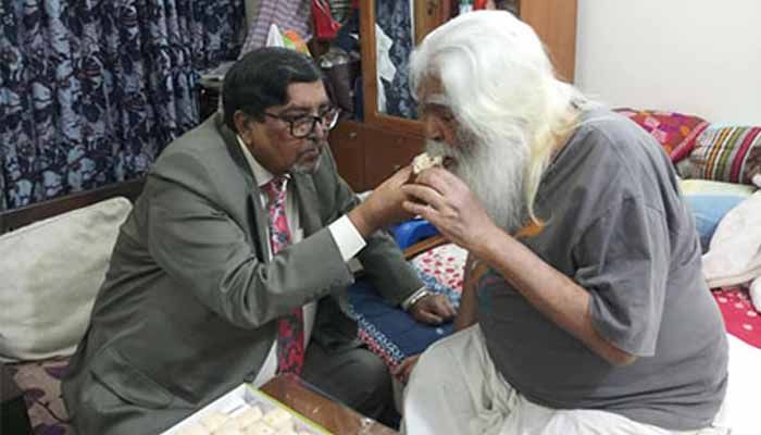 ৪৫ বছর পর দেখা দুই বন্ধুর