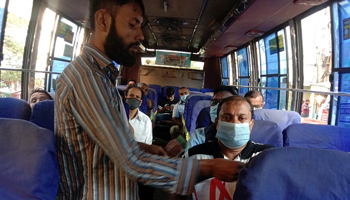 বর্ধিত ভাড়া নিয়ে যাত্রীদের মাঝে ক্ষোভ
