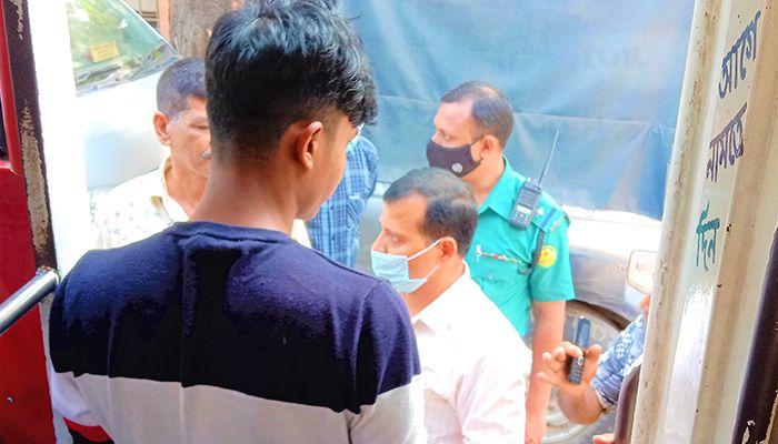 অতিরিক্ত ভাড়া-যানজটে সাধারণের ভোগান্তি