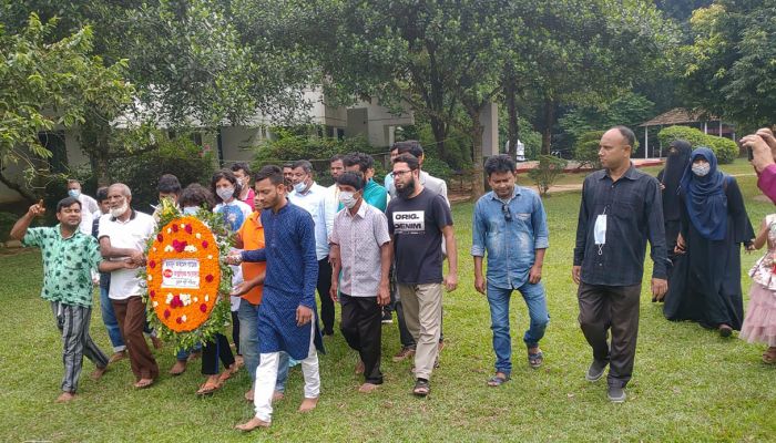 নুহাশ পল্লীতে হুমায়ূন আহমেদের জন্মদিন পালিত 