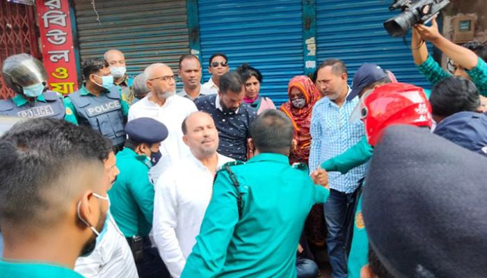 খুলনায় পুলিশি বাধায় অনশনে বসতে পারেনি বিএনপি