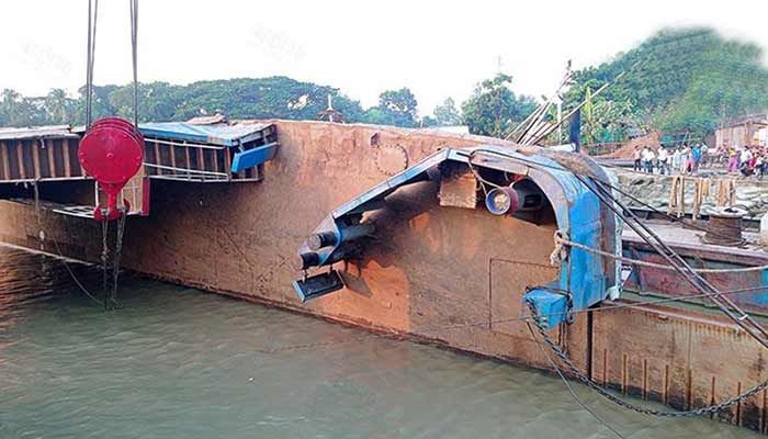 ডুবে যাওয়া ফেরি উদ্ধারে সময় লাগবে এক সপ্তাহ