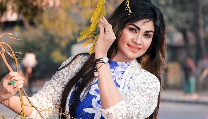 সিমলার নিষিদ্ধ ছবি দেখতে হুমড়ি খেয়ে পড়েছে দর্শক! (ভিডিও)