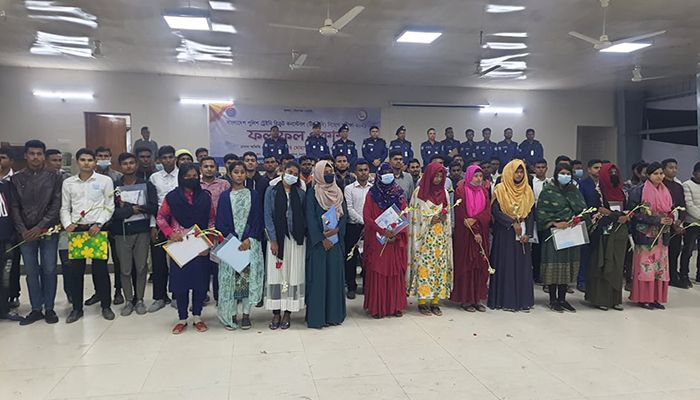 টাঙ্গাইল ১৩০ টাকায় পুলিশের চাকরি পেলেন ৭৫ জন