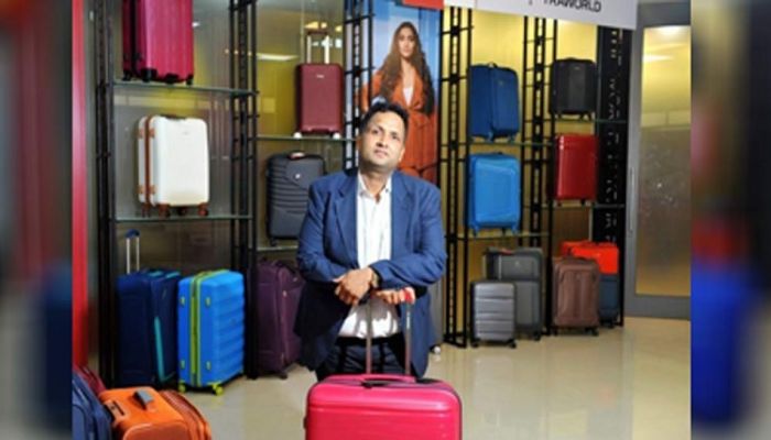 রাস্তায় রাস্তায় ব্যাগ বিক্রি করা তুষার এখন আড়াইশো কোটির প্রতিষ্ঠানের মালিক