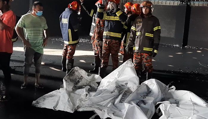 বগুড়ায় প্লাস্টিক কারখানায় আগুন, ৫ জনের মৃত্যু 