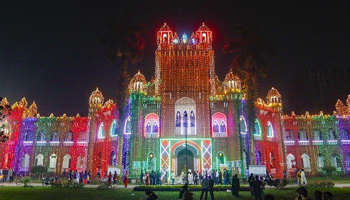 শতবর্ষের আলোয় ঢাকা বিশ্ববিদ্যালয়। ছবি : স্টার মেইল