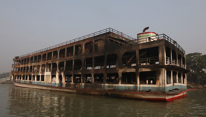 লঞ্চে আগুন : দুই মাস্টার কারাগারে