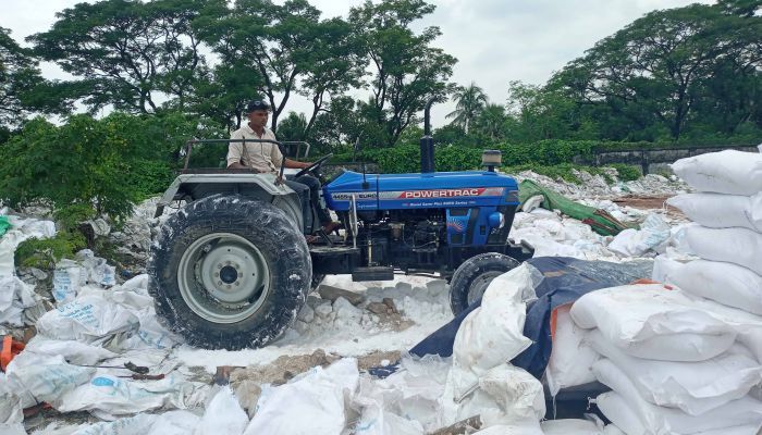 রাশিয়া ও কানাডা থেকে সার কিনছে সরকার