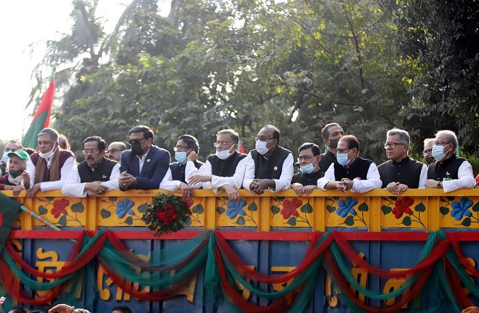 ছবিতে আওয়ামী লীগের বিজয় শোভাযাত্রা