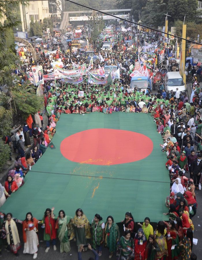 ছবিতে আওয়ামী লীগের বিজয় শোভাযাত্রা