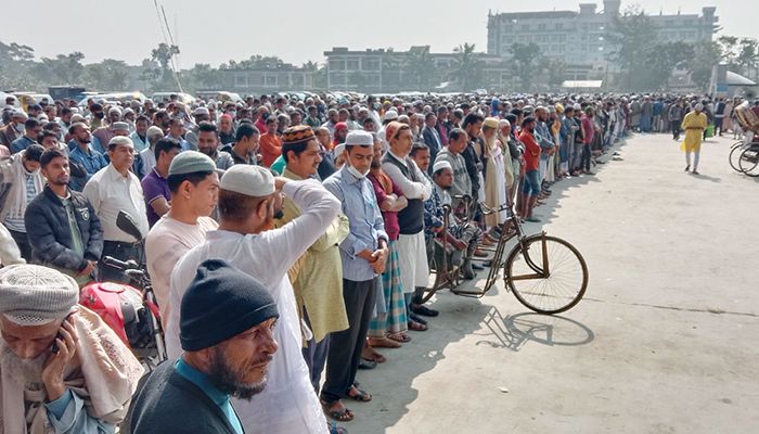 লঞ্চে আগুন : মৃতদের জানাজায় মানুষের ঢল