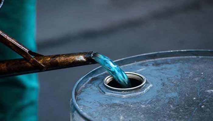 একদিনে তেলের দাম কমলো ৩ ডলার