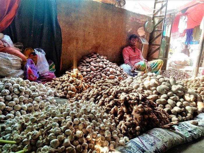 ছবিতে রাজধানীর শীতের সবজি বাজার