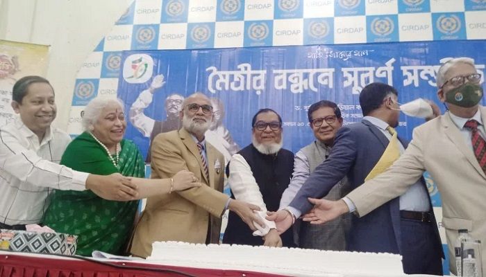 ‘স্বামী বদলাতে পারবেন কিন্তু প্রতিবেশী বদলাতে পারবেন না’ 